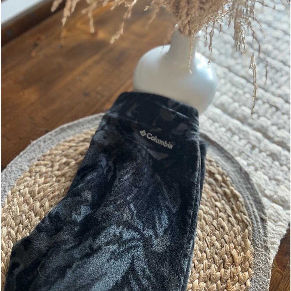 Columbia Fleece leggings. EUC. Perfect for the outdoors.
